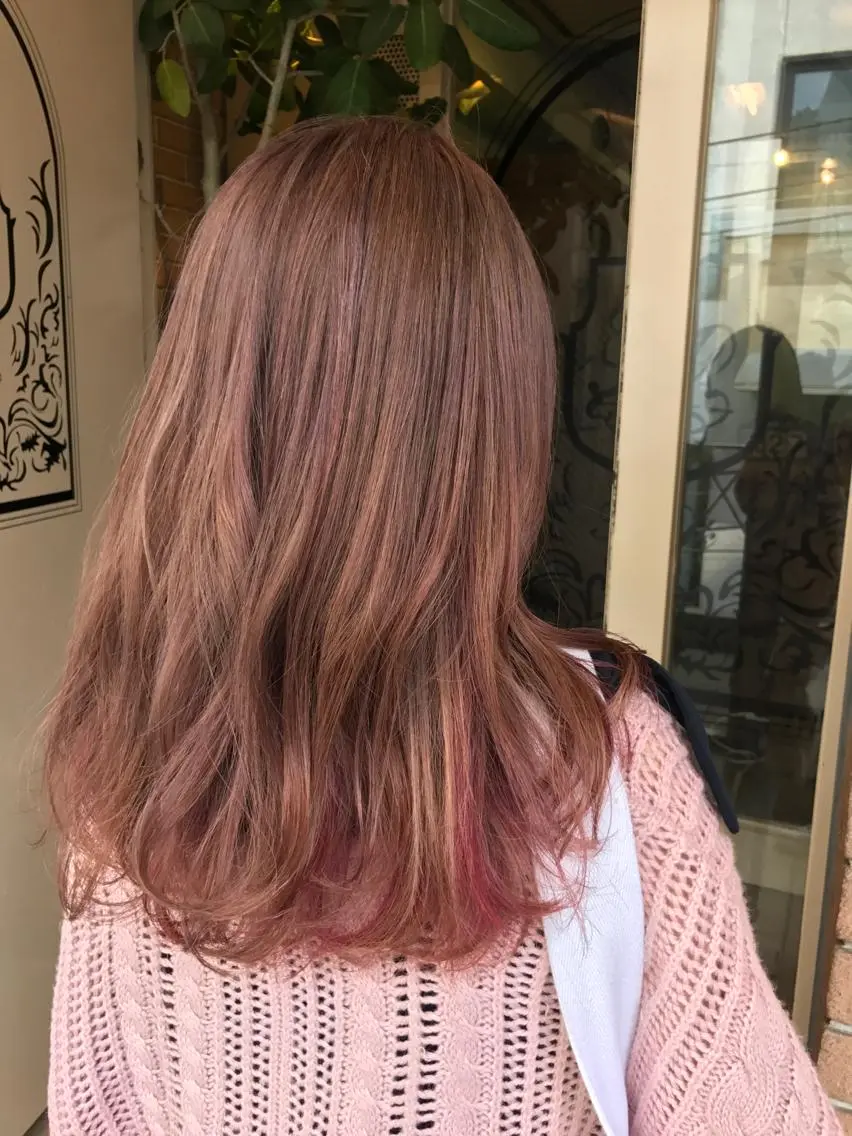 セミロング カラー パーマ ヘアアレンジ ベージュカラー ダブルカラー ピンクカラー ピンクベージュ サロンドミルク 原宿のヘアスタイル