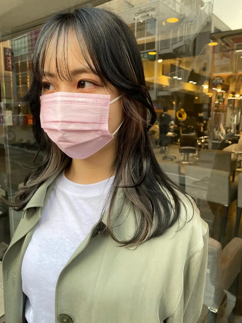 セミロング カラー パーマ ヘアアレンジ メンズ キッズ ネイル ミストバング フェイスフレーミング mana 暖色カラーカットのヘアスタイル