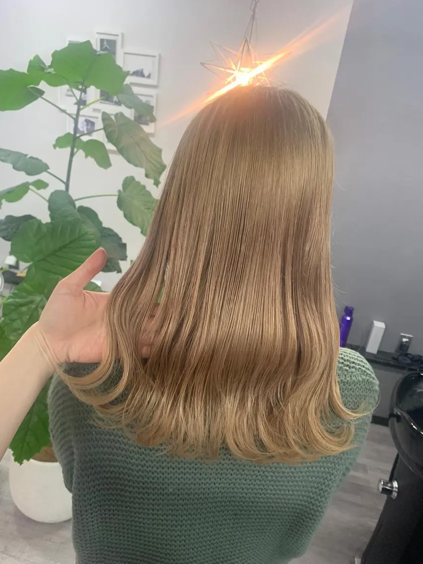 ロング カラー 坂井 水菜美のヘアスタイル