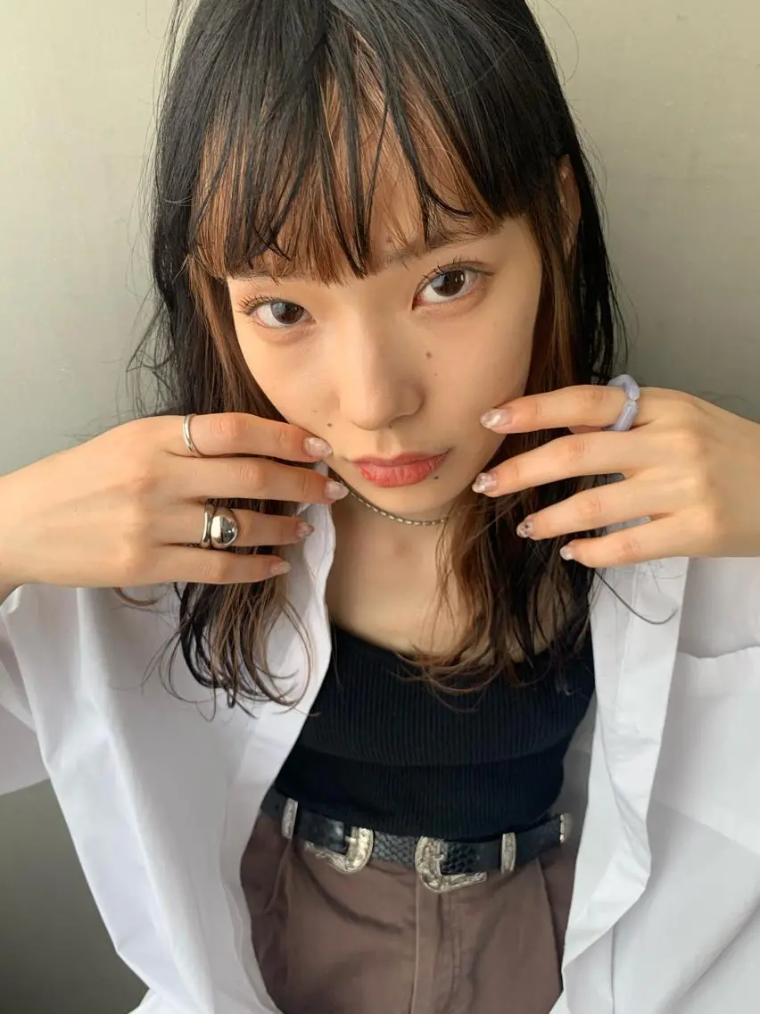 セミロング カラー パーマ ヘアアレンジ メンズ キッズ ネイル マツエク・マツパ メンズインナーカラー インナーカラー ワイドバング ロングネイル ウルフレイヤーカット /チヒロのヘアスタイル