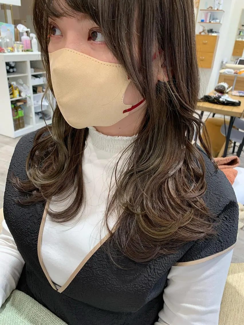 セミロング カラー アイブロウ くびれヘア 韓国風ヘア くびれレイヤー レイヤーカット boutique misakiのヘアスタイル