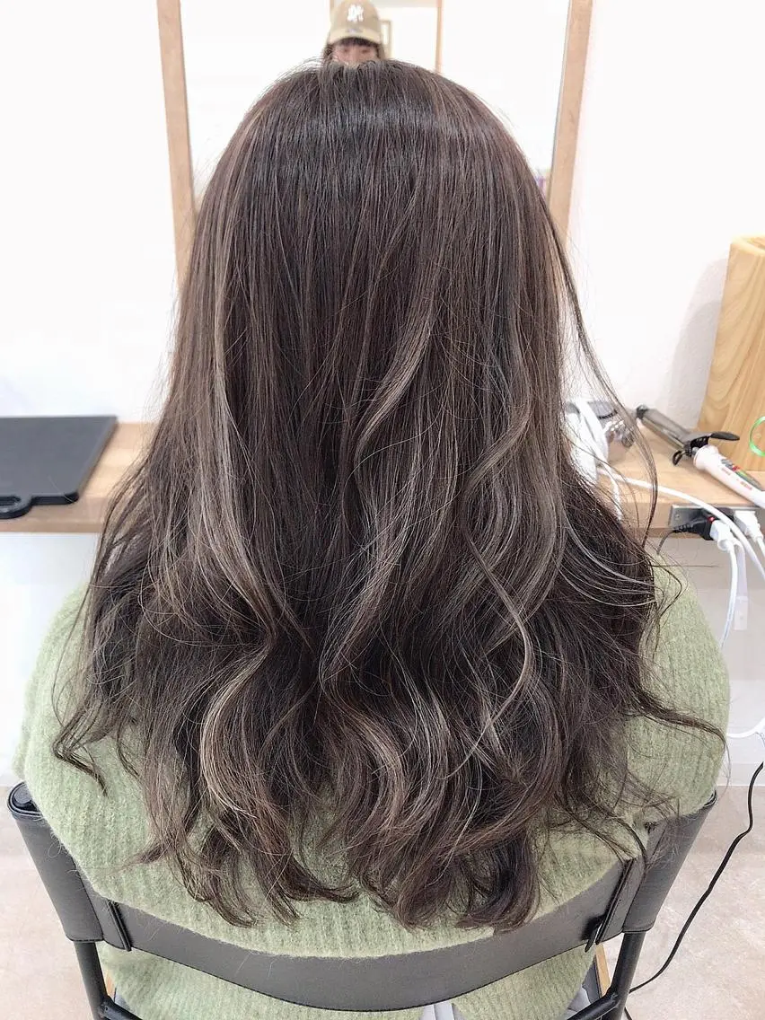 ロング ハイライト 髪質改善 似合わせカット 天野 優美のヘアスタイル