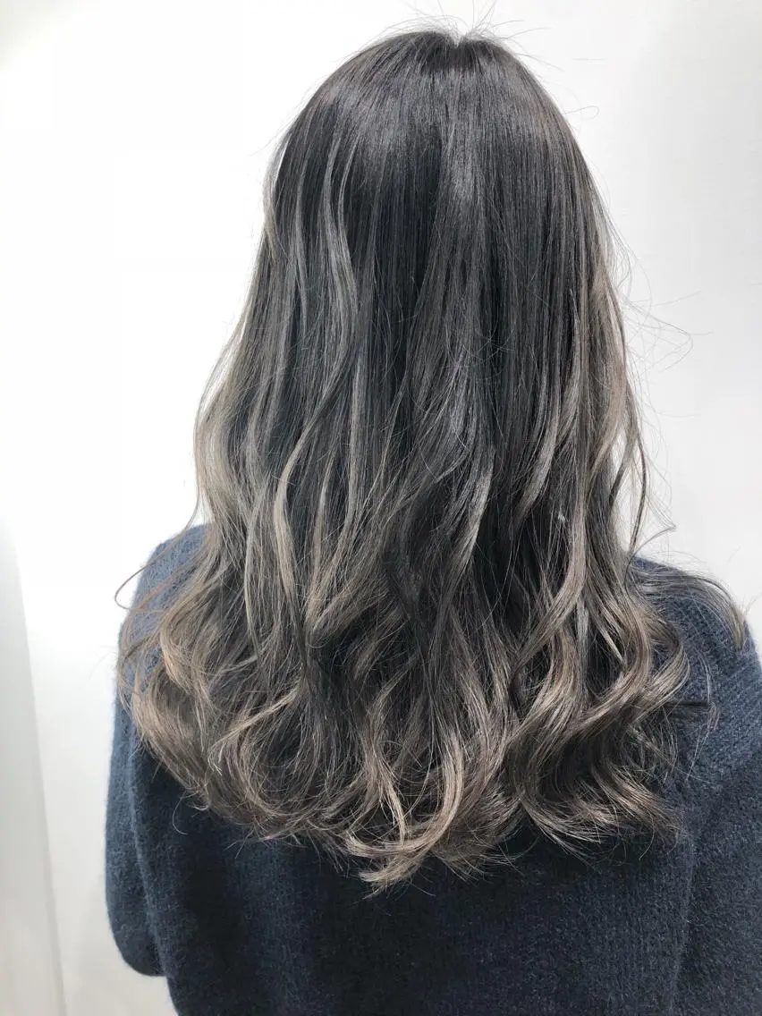 ロング カラー バレイヤージュ 透明感カラー グレージュ ハイライトカラー ハイライト 🌙HIZUKI🌙 ハイトーン 艶髪のヘアスタイル