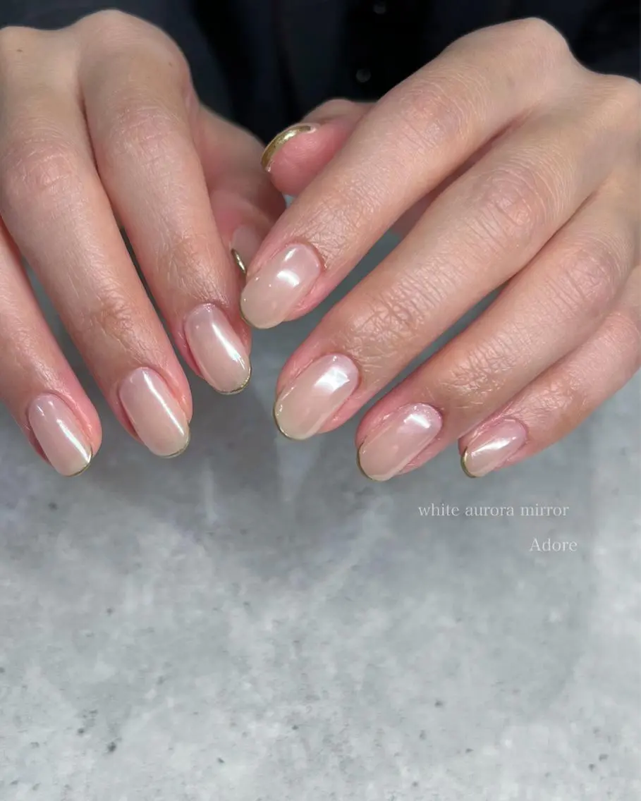 ネイル オーロラネイル フレンチネイル ミラーネイル オフィスネイル シンプルネイル ハンドネイル Nail Adore.のネイルデザイン