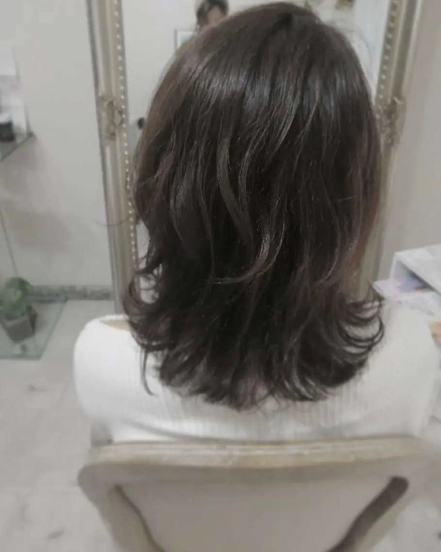 セミロング カラー ヘアアレンジ 外ハネヘア See by merの眉毛・アイブロウイメージ