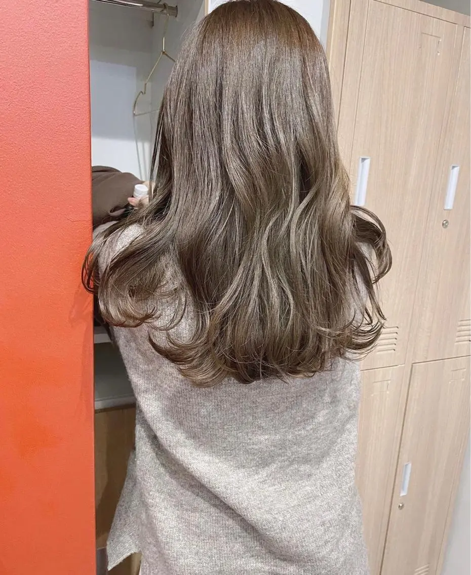 カラー ☪️ブリーチ特化施術 /レイヤー🪽aiのヘアスタイル