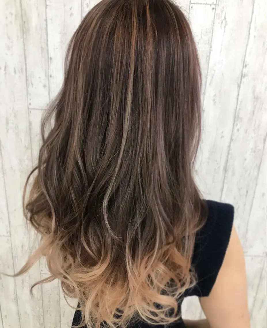 セミロング カラー バレイヤージュ グラデーションカラー ハイライトカラー ピンクカラー パープルカラー kazufumi ..のヘアスタイル
