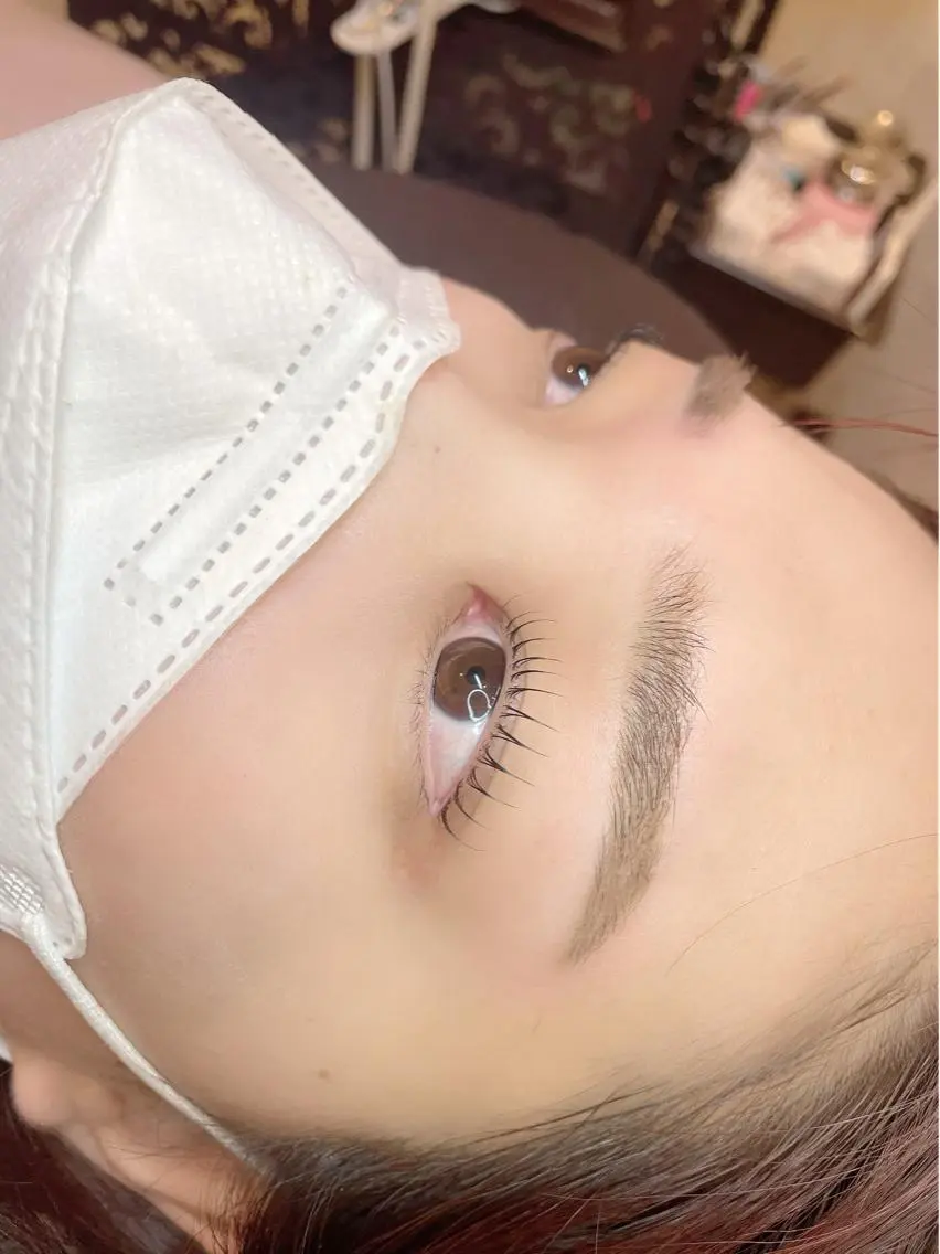 マツエク・マツパ サラバイ ニコットの眉毛・アイブロウイメージ