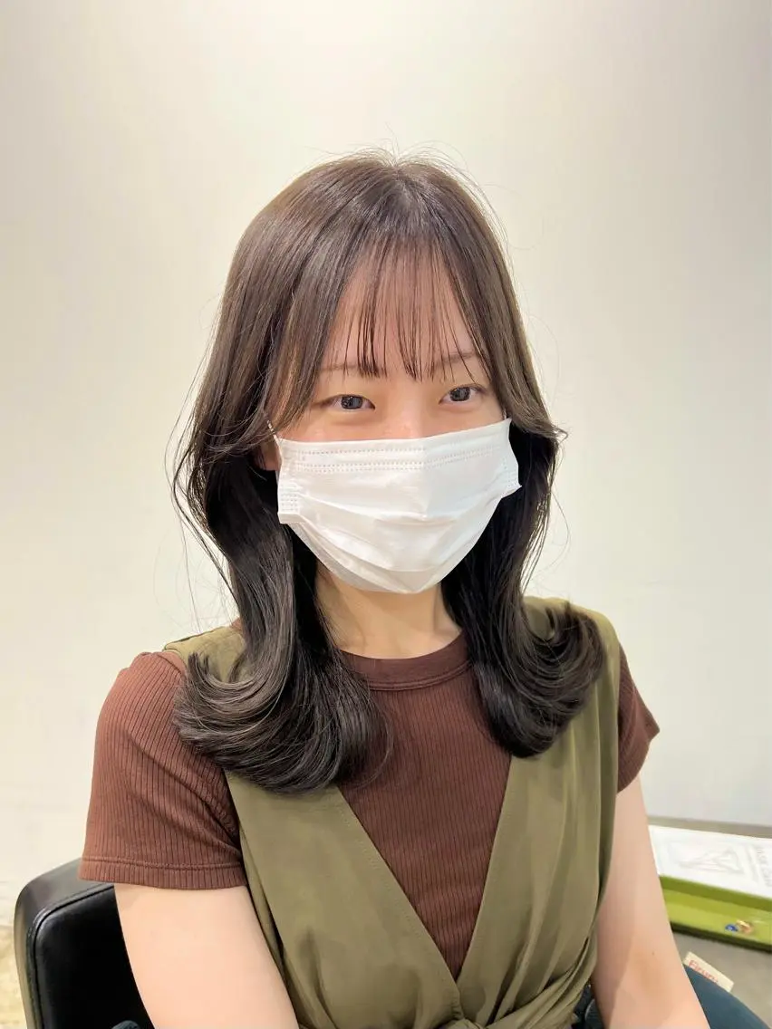 ミディアム カラー ベージュカラー オリーブベージュ くびれヘア 【韓国風くびれヘア】 joule小木曽輝のヘアスタイル