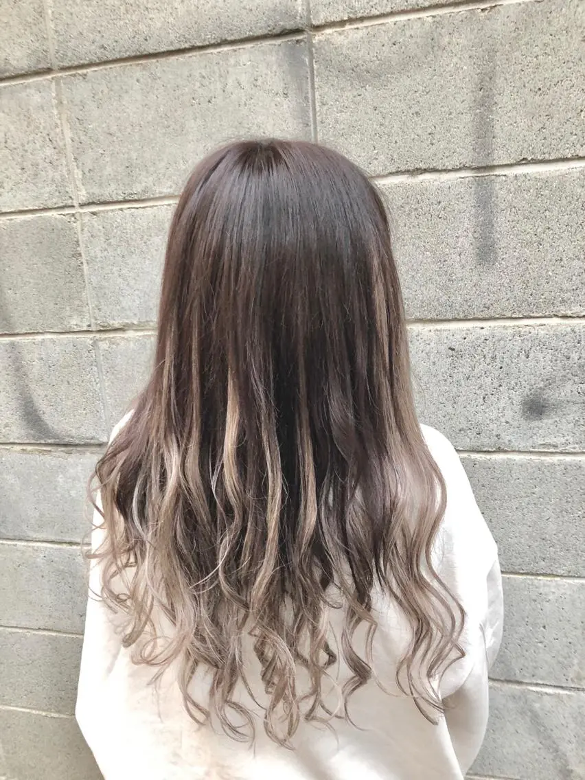 カラー 最高級エクステ /羽エクステ白石宇由のヘアスタイル