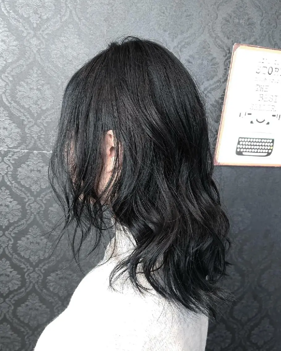 カラー ミディアム ミディアムレイヤー ブルーカラー レイヤーカット カット ヘアカラー 保住 恭平のヘアスタイル