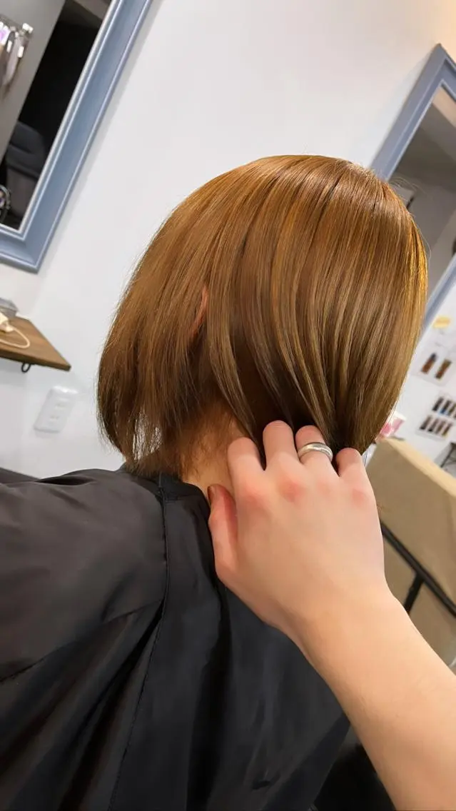 ショート カラー ブリーチ ブラウンカラー キャラメルブラウン ヘアカラー トリートメント Sherry大国町 HIKARUのヘアスタイル