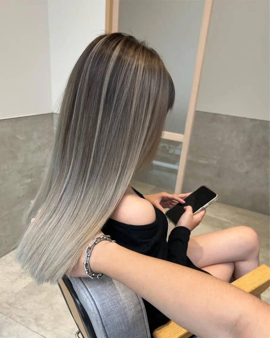 セミロング カラー カット ヘアカラー ブリーチ 透明感HIDEのヘアスタイル