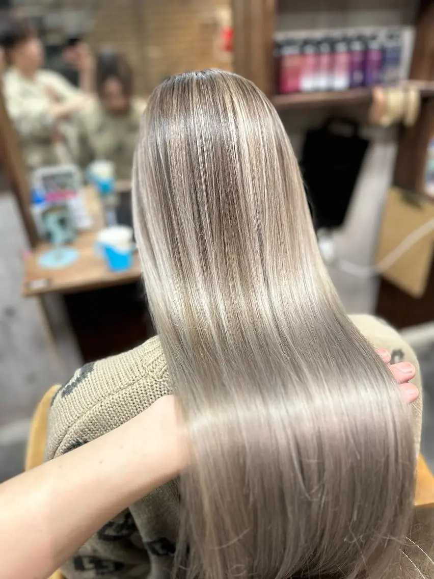 ロング カラー ブリーチ カット ヘアカラー トリートメント ヘアセット 難波ブリーチカラー 伊藤洋輝のヘアスタイル