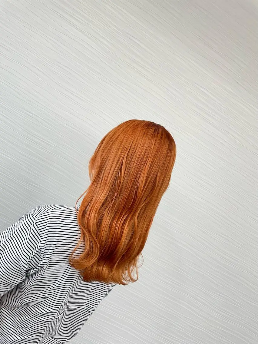 セミロング カラー ブリーチ LaRmE Ayumi.のヘアスタイル