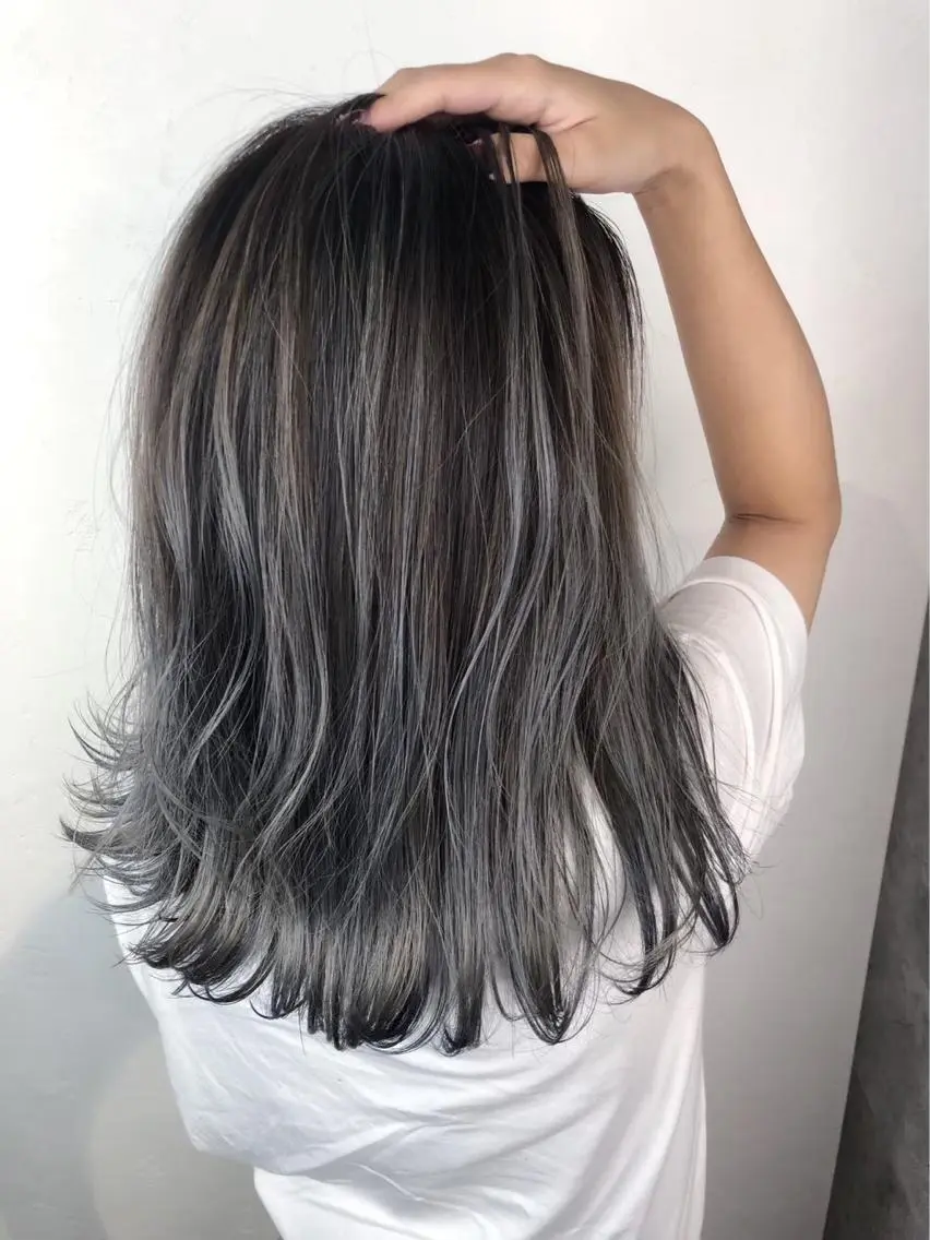 セミロング カラー _WHITE 高槻のヘアスタイル