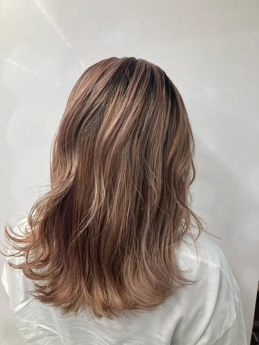 セミロング カラー ブリーチ&似合せボブ 田中寛十のヘアスタイル