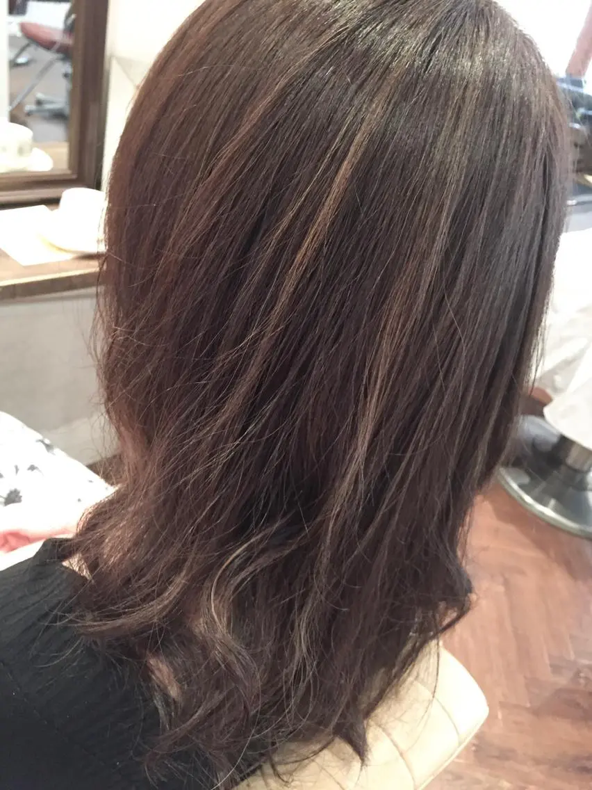 セミロング カラー ハイライトカラー ハイライト いしだ みさきのヘアスタイル