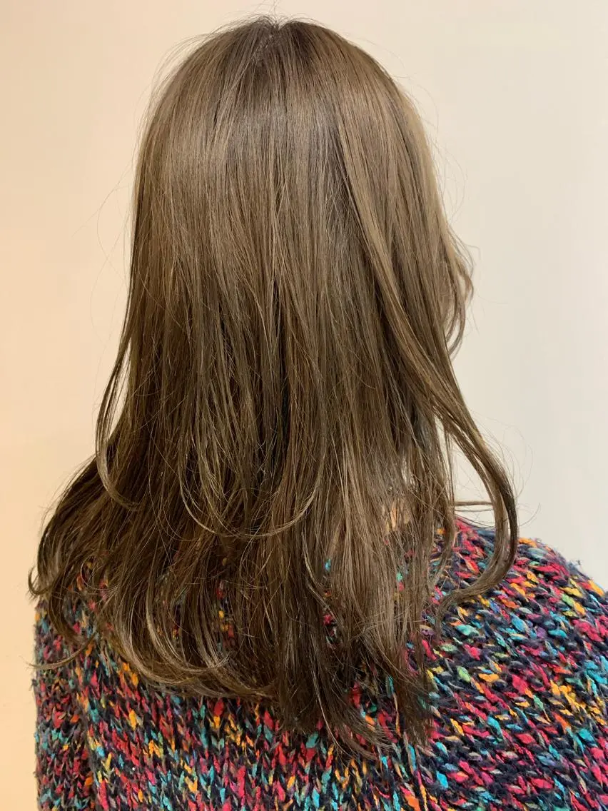セミロング カラー ヘアアレンジ REONA🪽✨薬院 レイヤーカット🫧のヘアスタイル