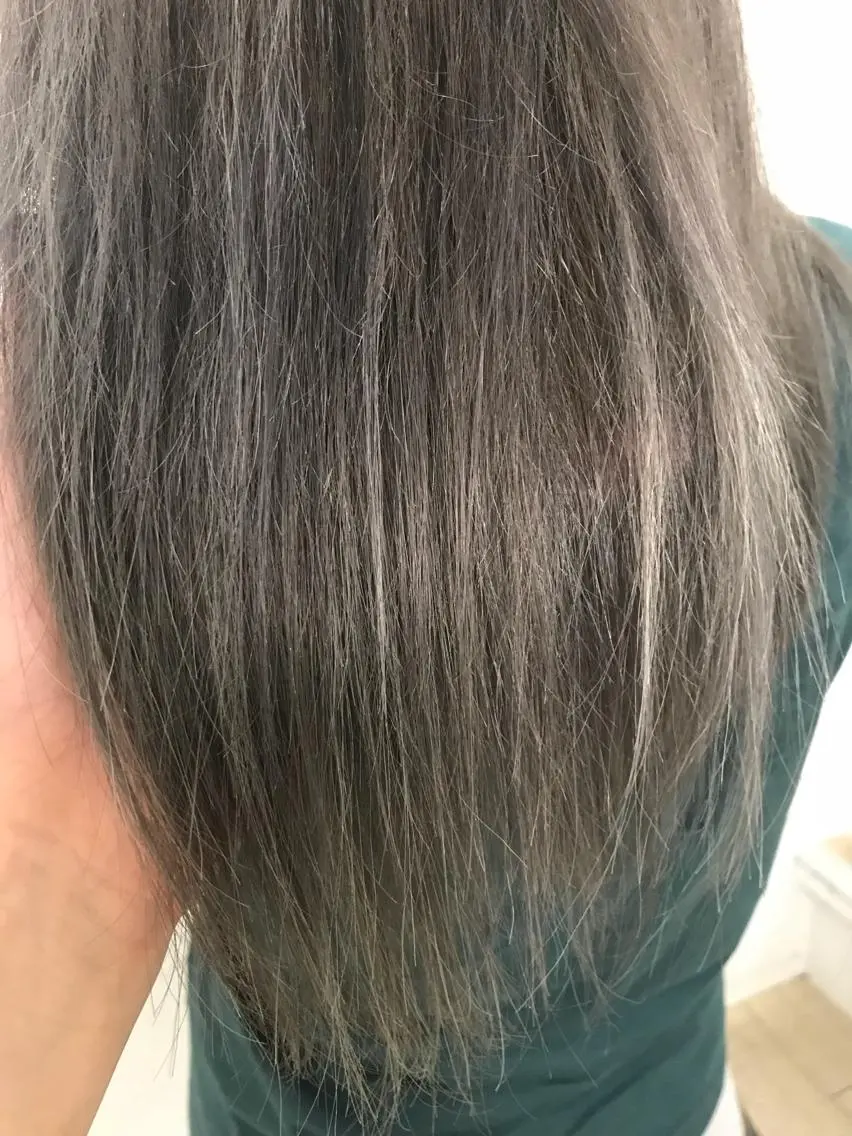 ミディアム カラー ヘアカラー トリートメント レイヤーカット 西村あきやのヘアスタイル