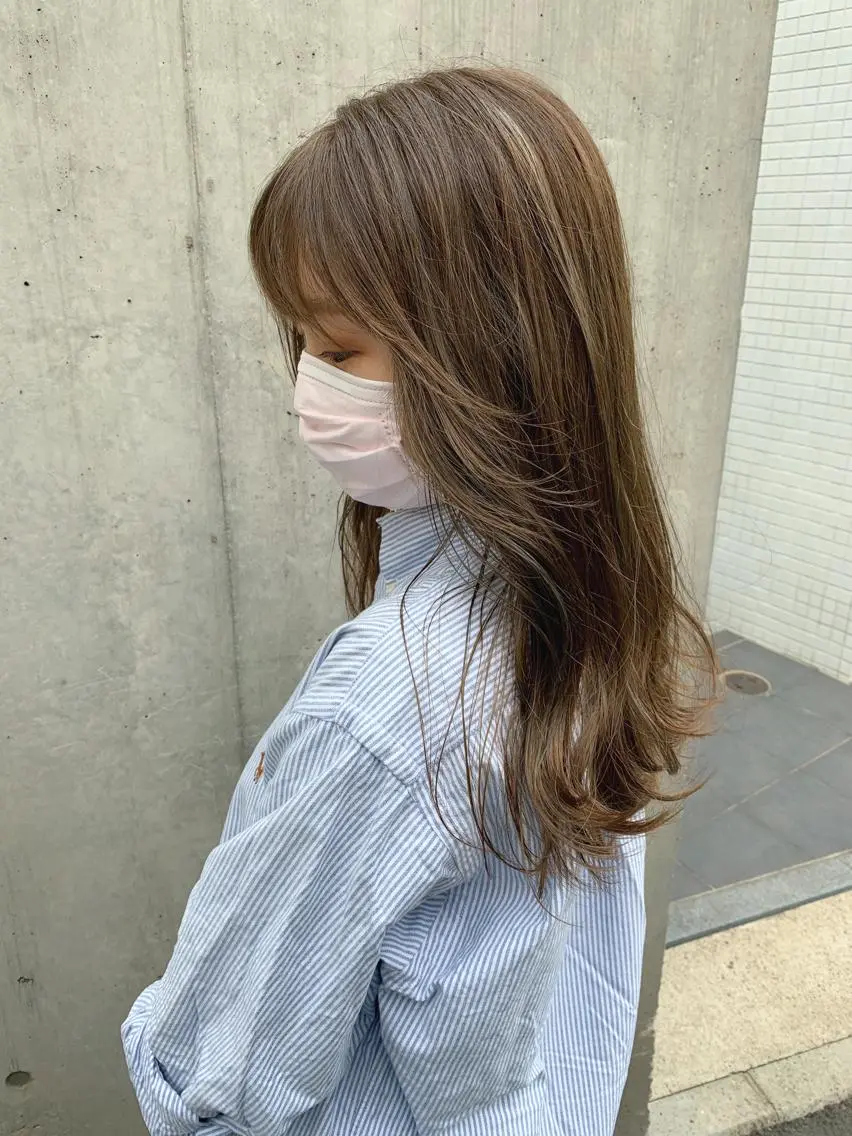 セミロング カラー ベージュカラー ブリーチ ブリーチなしカラー オリーブベージュ チバ タクミのヘアスタイル