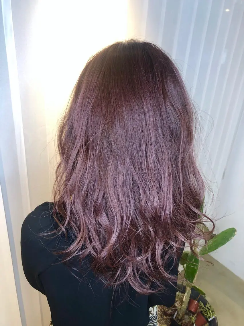 ロング カラー ヘアアレンジ ハイライトカラー イルミナカラー ラベンダーカラー ピンクカラー ハイライト 高橋胡桃🪽 ディレクターのヘアスタイル