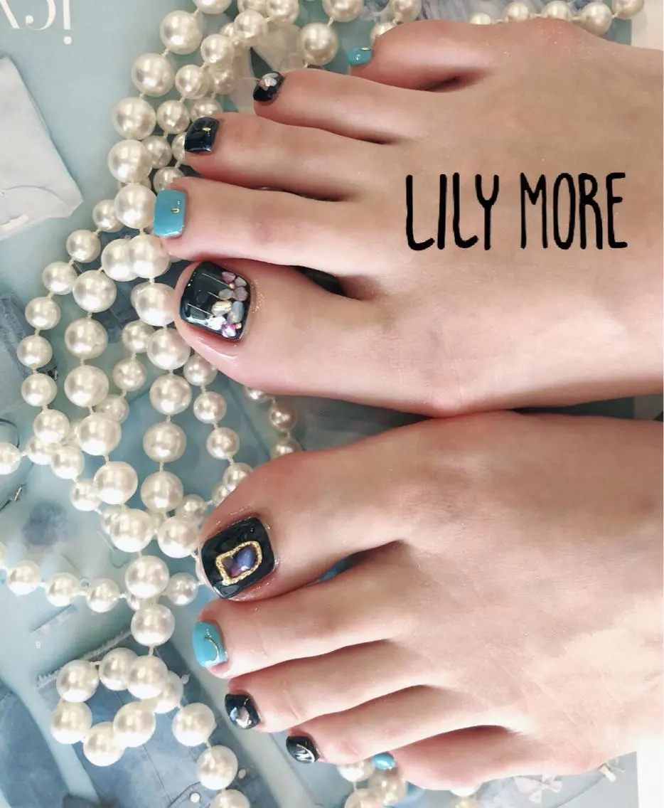 ネイル ストーンネイル Lily closetのネイルデザイン