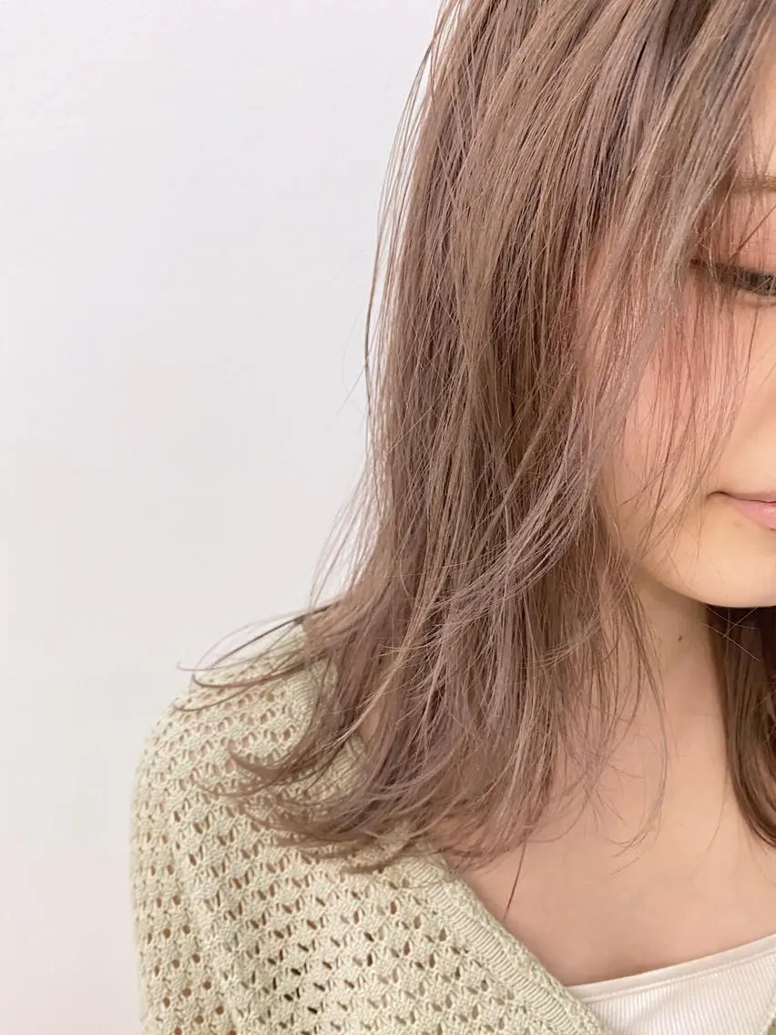 セミロング カラー 顔周りレイヤーカット ブリーチminamiのヘアスタイル