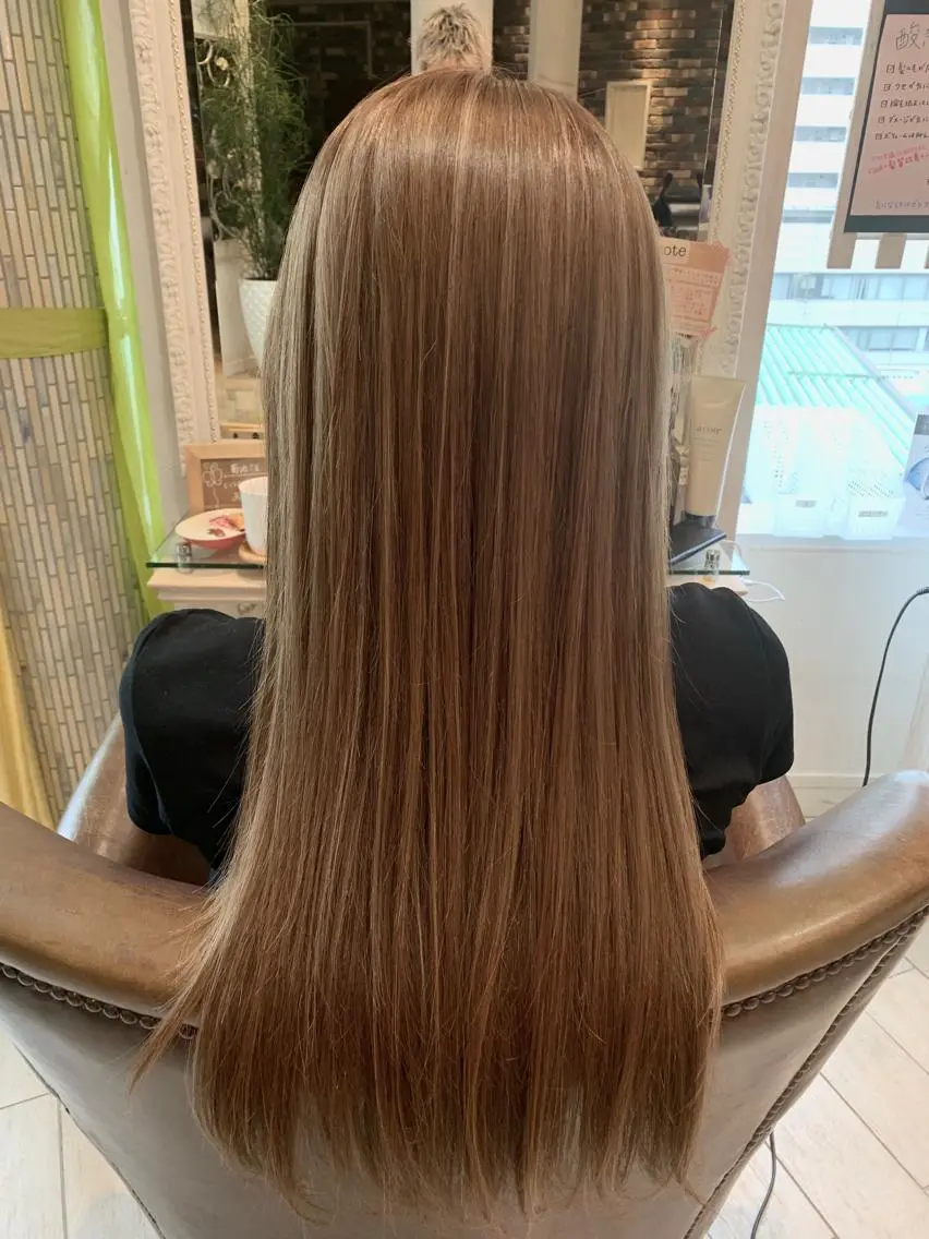 ロング カラー ヘアアレンジ ベージュカラー ハイライトカラー ミルクティーベージュ ハイライト メンズパーマ特化🔥 ツイスパ/シャドウのヘアスタイル