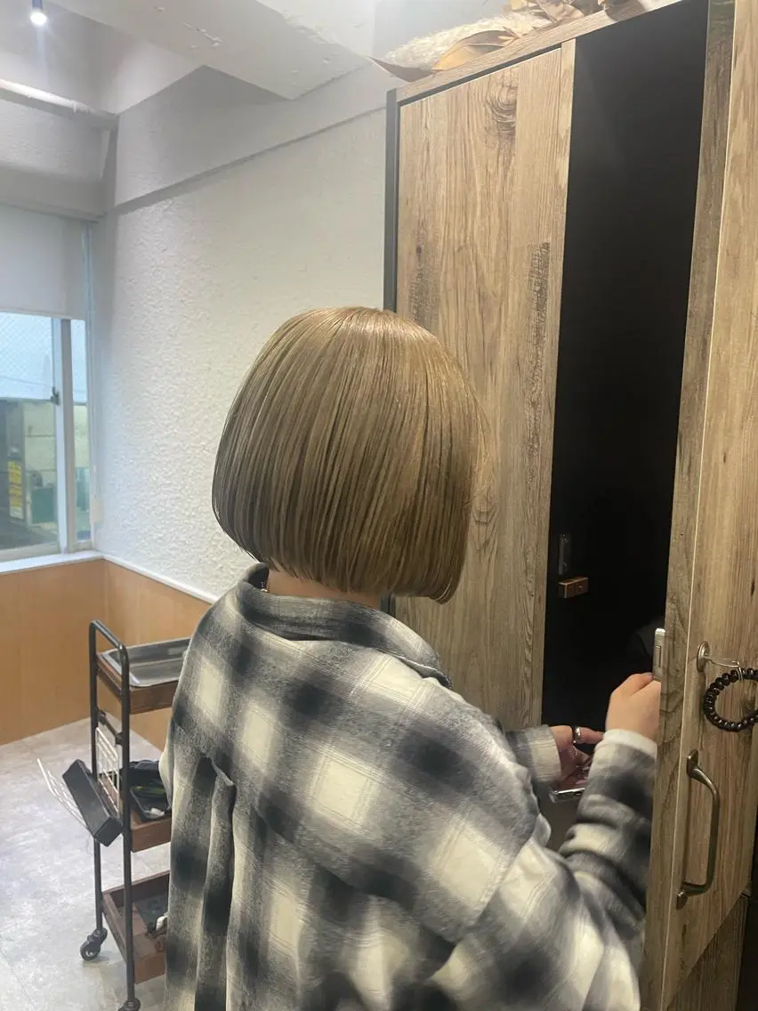 ショート カラー ベージュカラー yui/ layer cutのヘアスタイル
