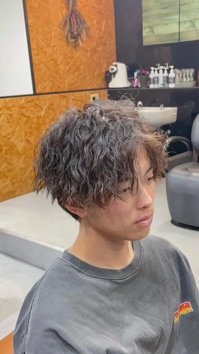 ショート メンズ センターパート メンズパーマ かんばら りょーいのヘアスタイル
