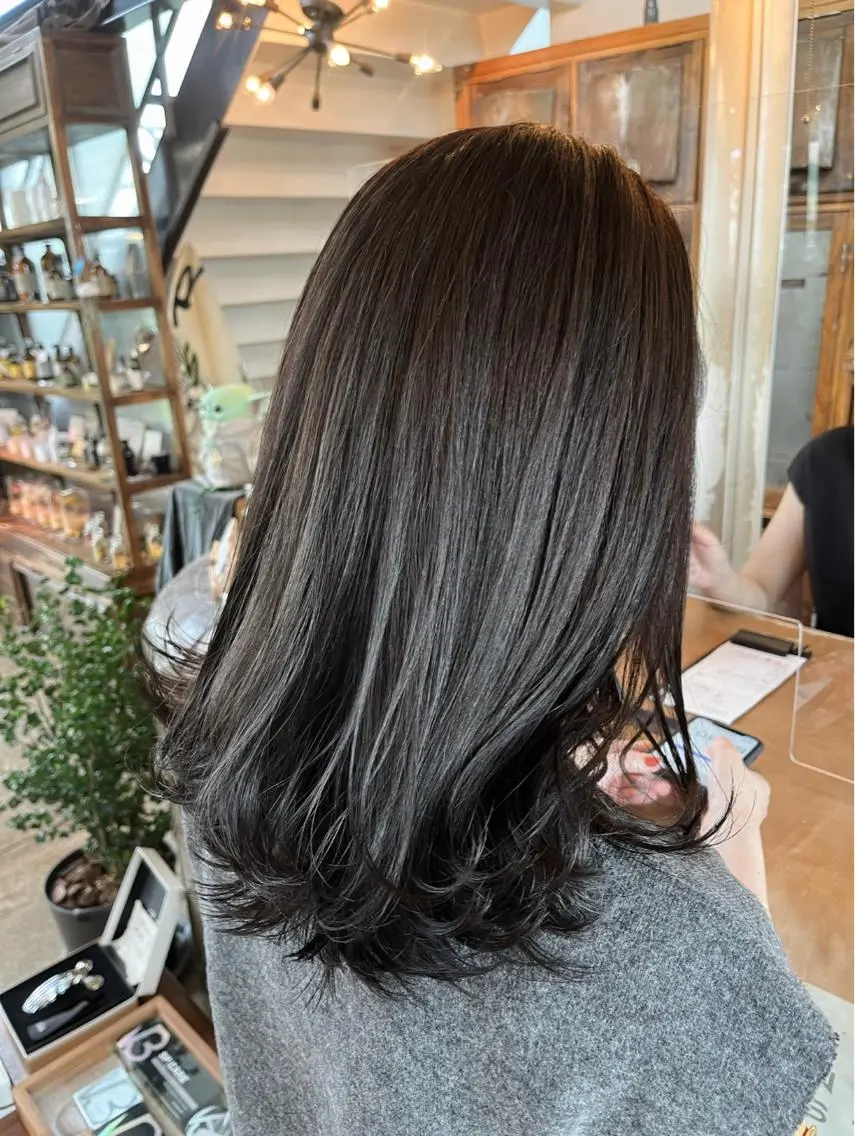 セミロング カラー カット ヘアカラー 佐藤 美聡のヘアスタイル
