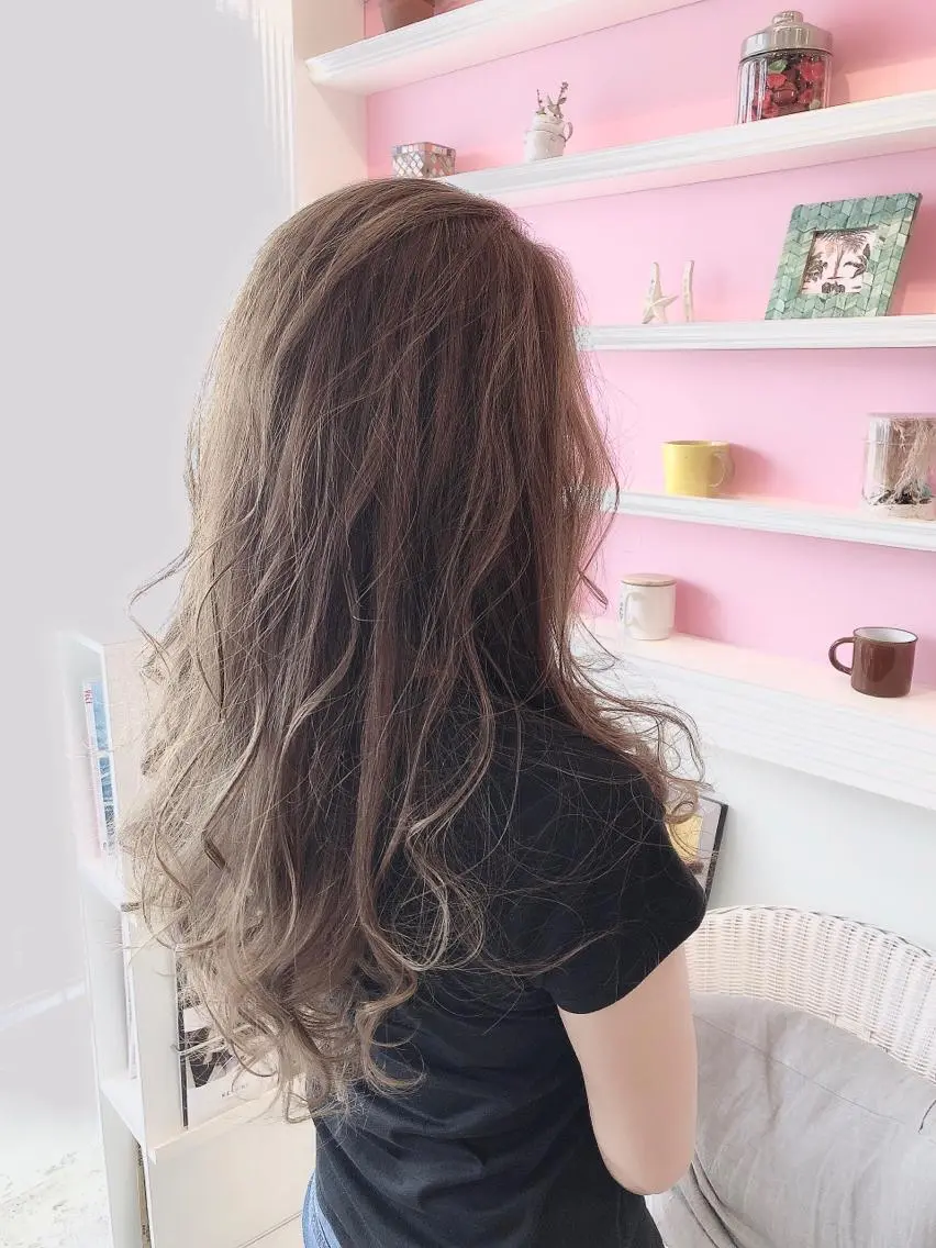 ロング カラー アッシュ ブリーチ ケアブリーチ グレージュ ハイライトカラー カット ヘアカラー トリートメント 浦山 和之のヘアスタイル