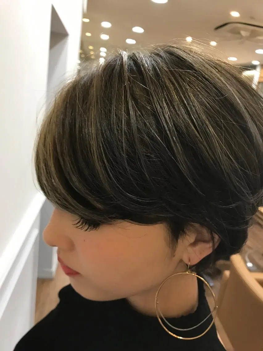 ショート カラー ハイライトカラー ハイライト ひろせ かなのヘアスタイル