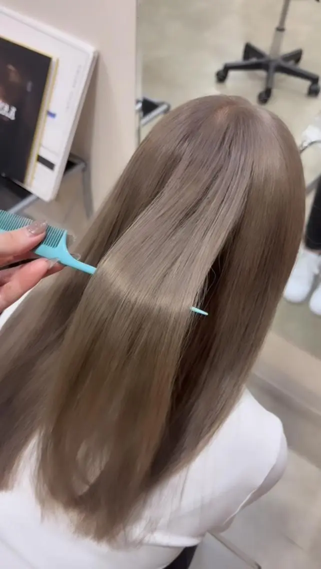 セミロング カラー W_SALON CONOCAのヘアスタイル