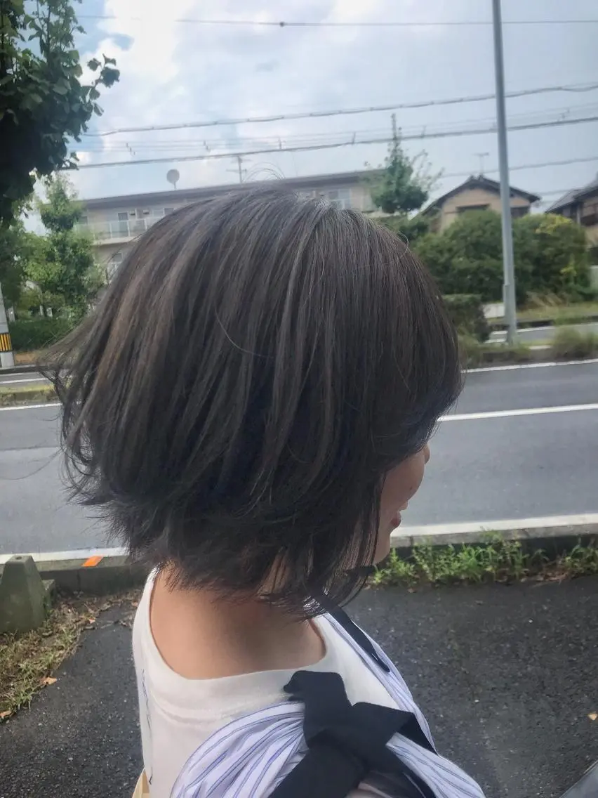 ショート カラー アッシュ ベージュカラー ブリーチ 北川 真衣のヘアスタイル