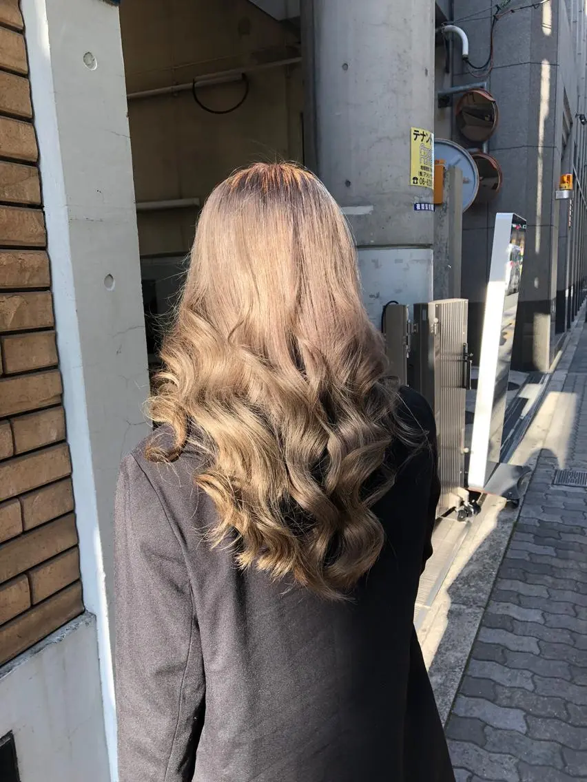 セミロング カラー シールエクステ バレイヤージュ ブリーチ デザインカラー グレージュ レイヤー/エクステ alpha下妻のヘアスタイル