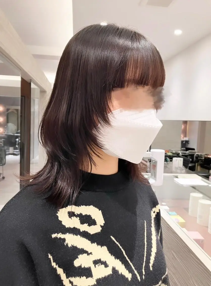 ミディアム シャギー 小顔カット サキ🤍ハイトーン 🪩レイヤーカットのヘアスタイル