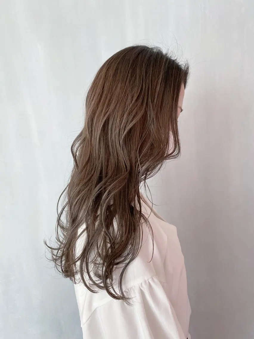 ロング カラー 透明感カラー ハイライトカラー ハイライト カット ヘアカラー トリートメント TAI透明カラー 柔らかい縮毛矯正のヘアスタイル