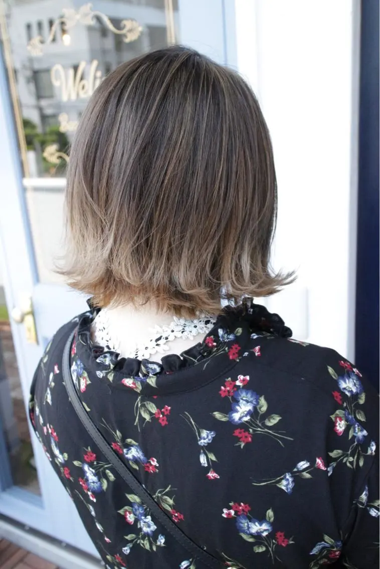 ショート カラー 切りっぱなしボブ グラデーションカラー ハイライトカラー ボブ ハイライト カット ヘアカラー トリートメント 吉本 知弘のヘアスタイル