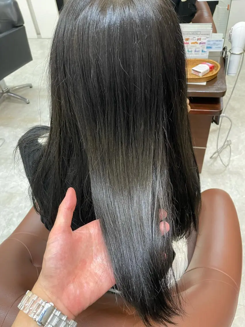 セミロング カラー ブリーチ 透明感カラー ブリーチなしカラー 能登谷 泉稀のヘアスタイル