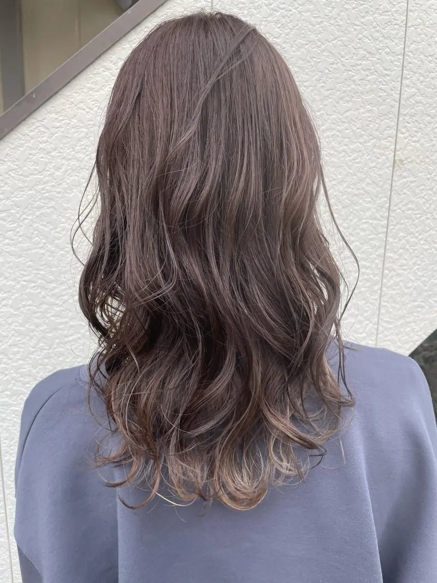 セミロング カラー インナーカラー 推し ブリーチ  髪質改善のヘアスタイル