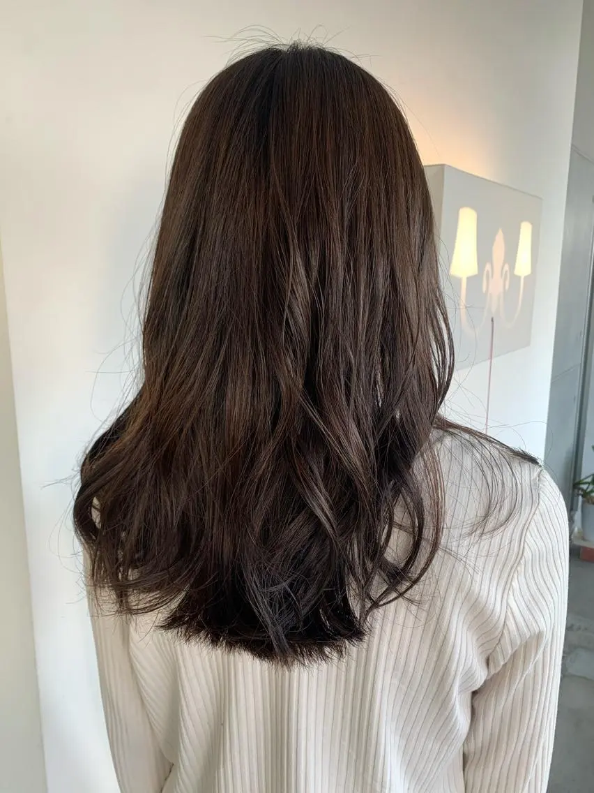 セミロング おせ ちさとのヘアスタイル