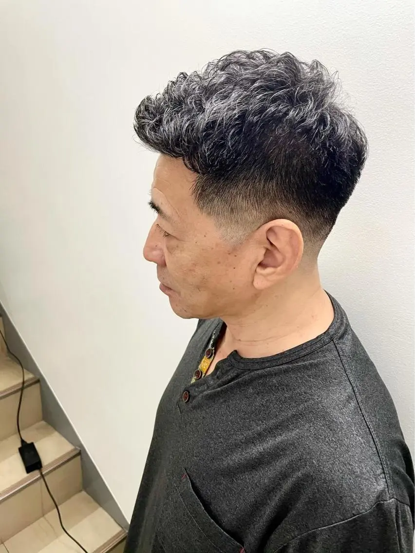 ショート カラー メンズ 安田 遥のヘアスタイル