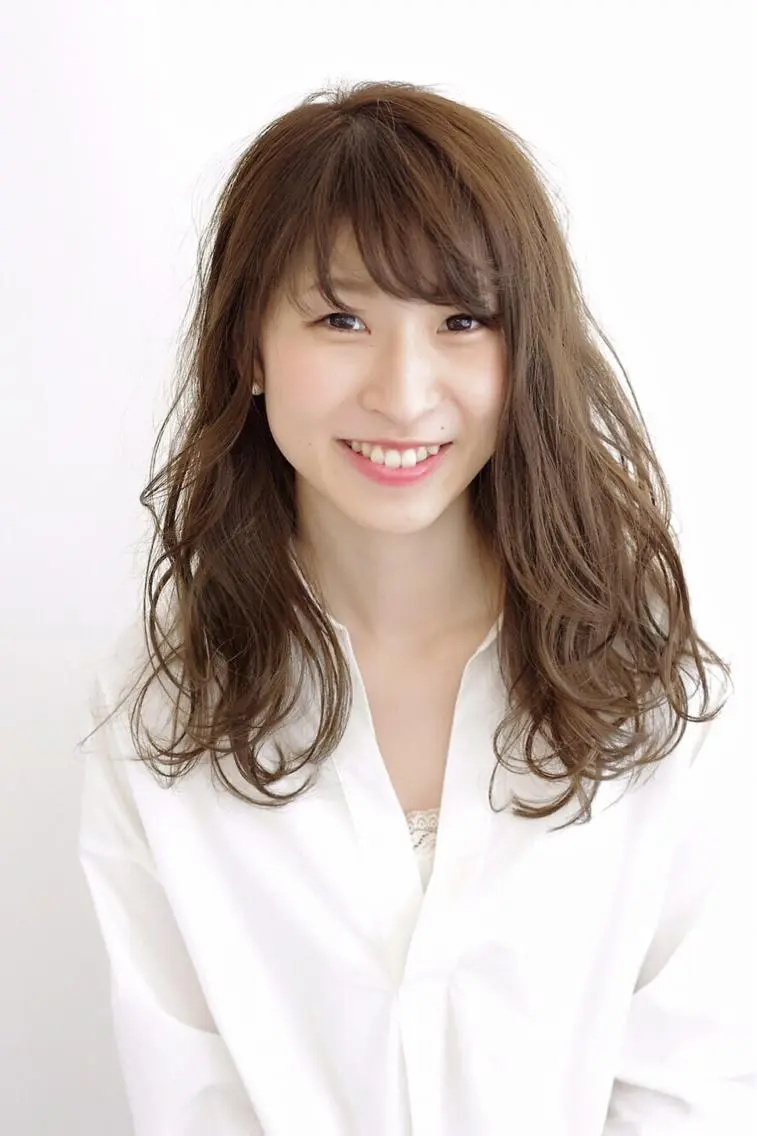 セミロング カラー グレージュ オリーブグレージュ オリーブグレー 松田 光雄のヘアスタイル