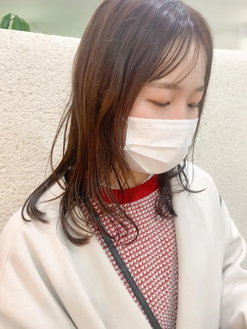 セミロング 角戸 りおのヘアスタイル