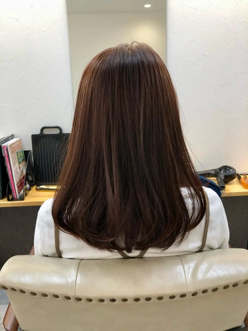 ミディアム カット ヘアカラー トリートメント H by Real meのヘアスタイル