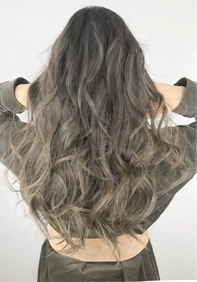 ロング ハイライト ヘアカラー トリートメント haretoki 髪質改善サロンのヘアスタイル
