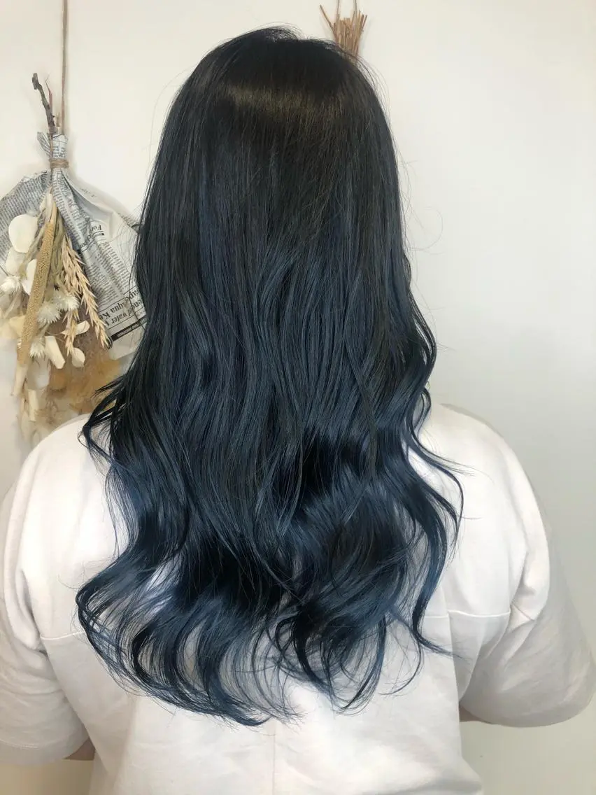 ロング カラー ブルーカラー ヘアカラー トリートメント 松佐 ゆかりのヘアスタイル