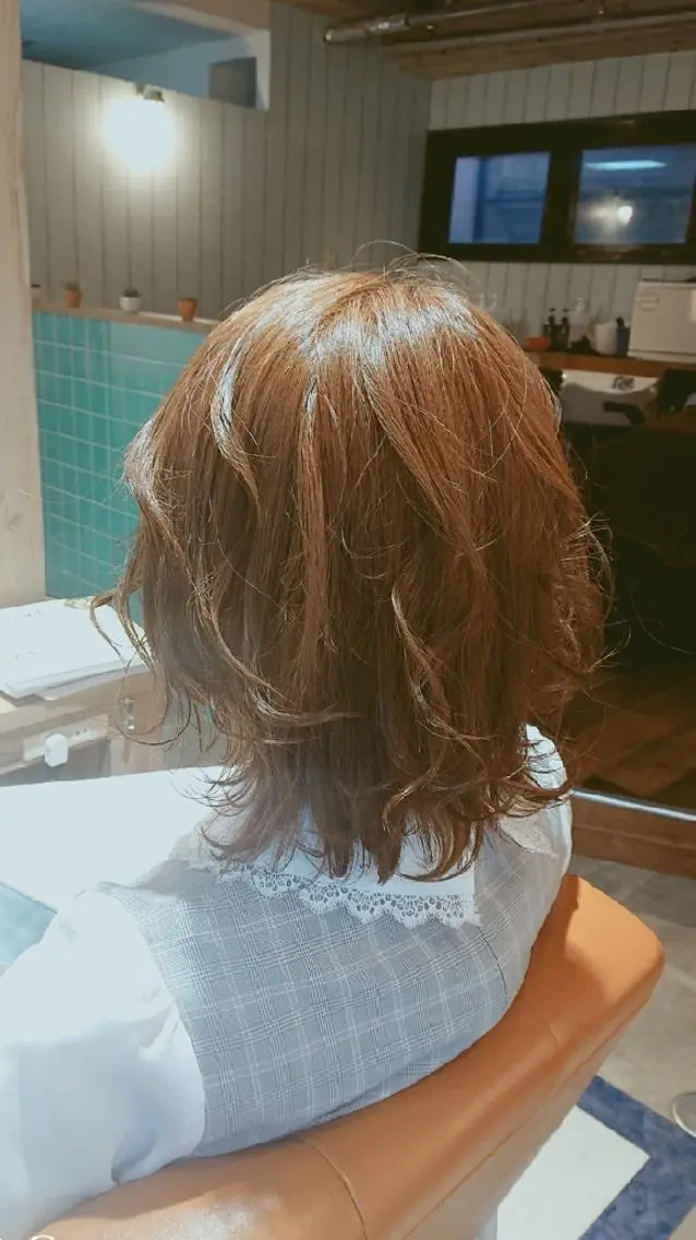 ミディアム alushe 岡 陽子のヘアスタイル